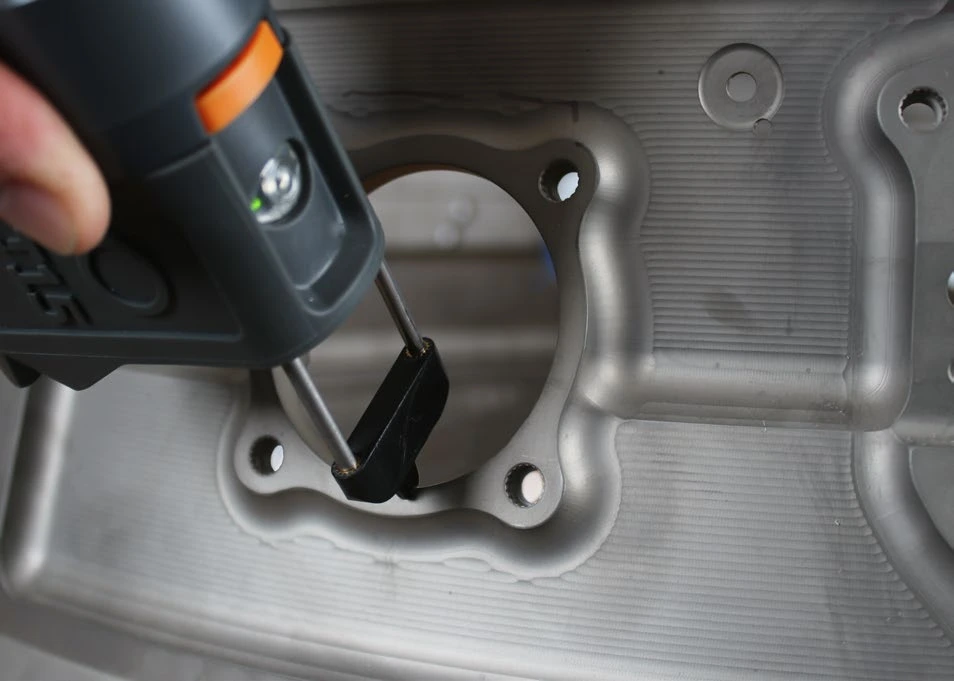 GapGun capturando el perfil del borde de un orificio en una carcasa de turbina