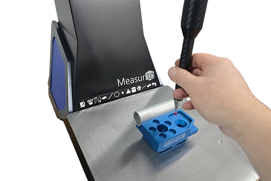Medición manual de una pieza con orificios en Measur3D