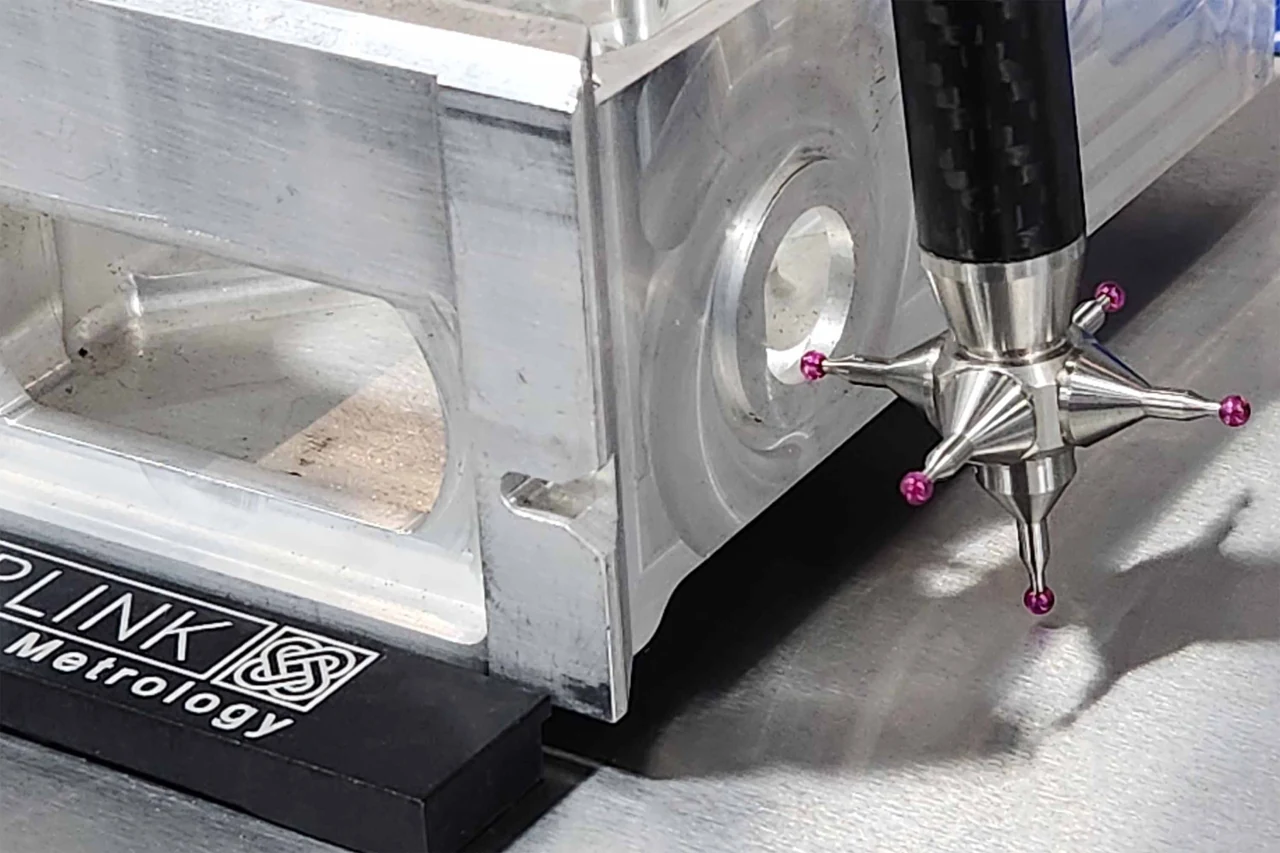 Palpador en estrella de Measur3D accediendo a la geometría lateral