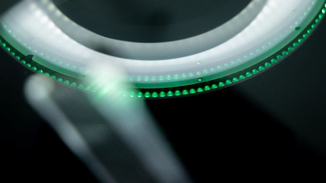 Detalle de la iluminación LED de superficie del equipo Venture FV