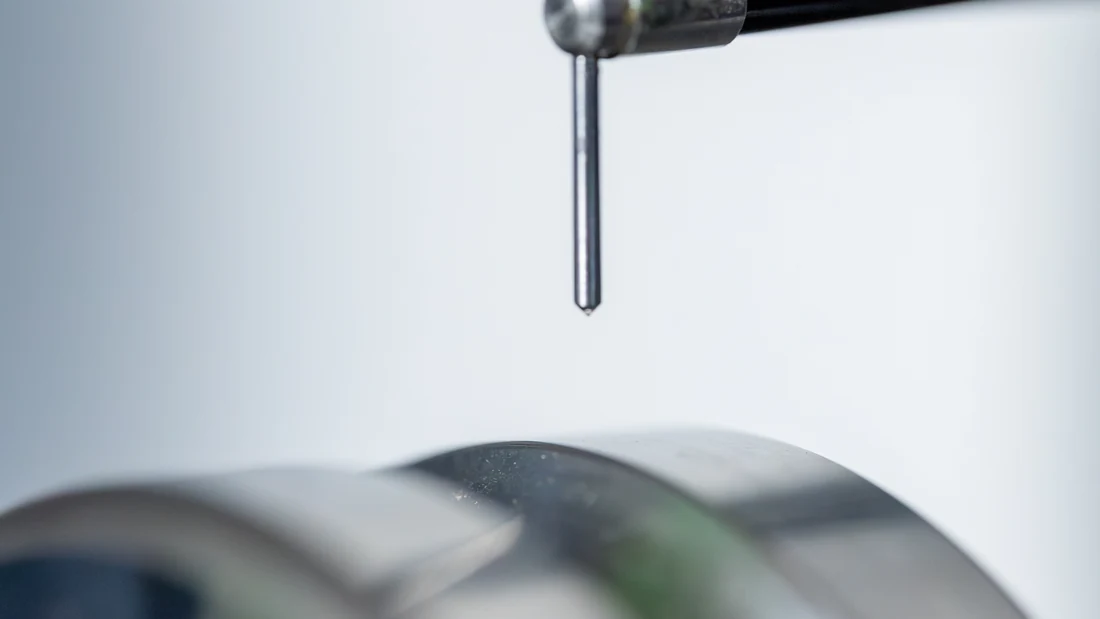Sonda de Figura CR sobre una característica de la pieza