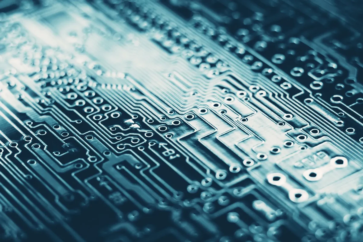 Placa de circuito impreso con microestructuras