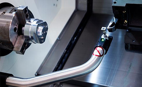 Brazo Renishaw HPMA para medición por contacto de herramientas en un torno
