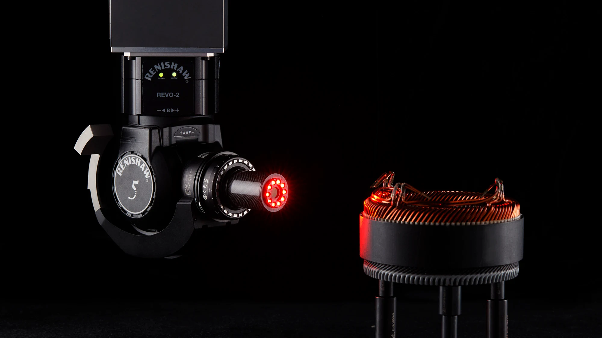 Inspección lateral de un estator eléctrico con REVO-2 y la sonda de visión RVP