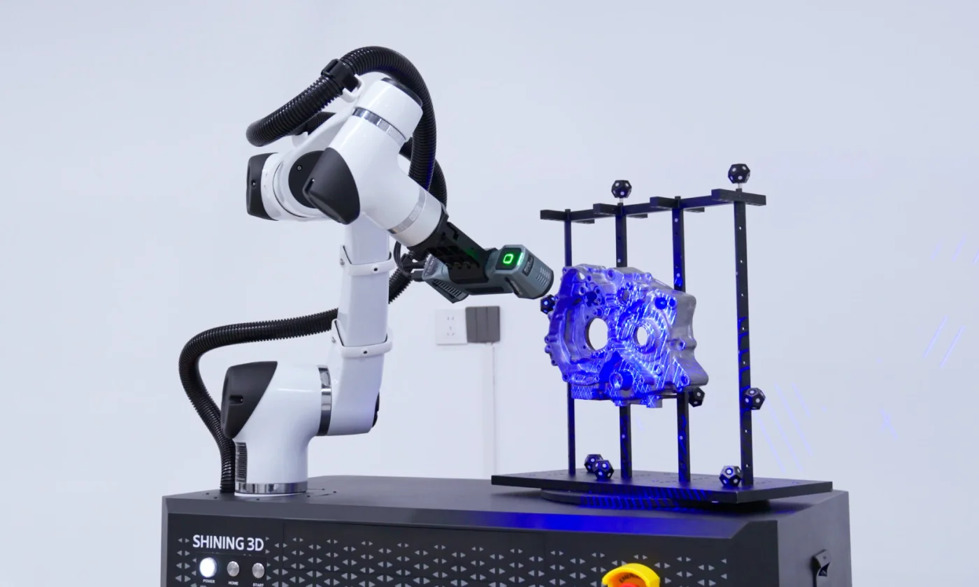 RobotScan Combo+ digitalizando una carcasa mecanizada