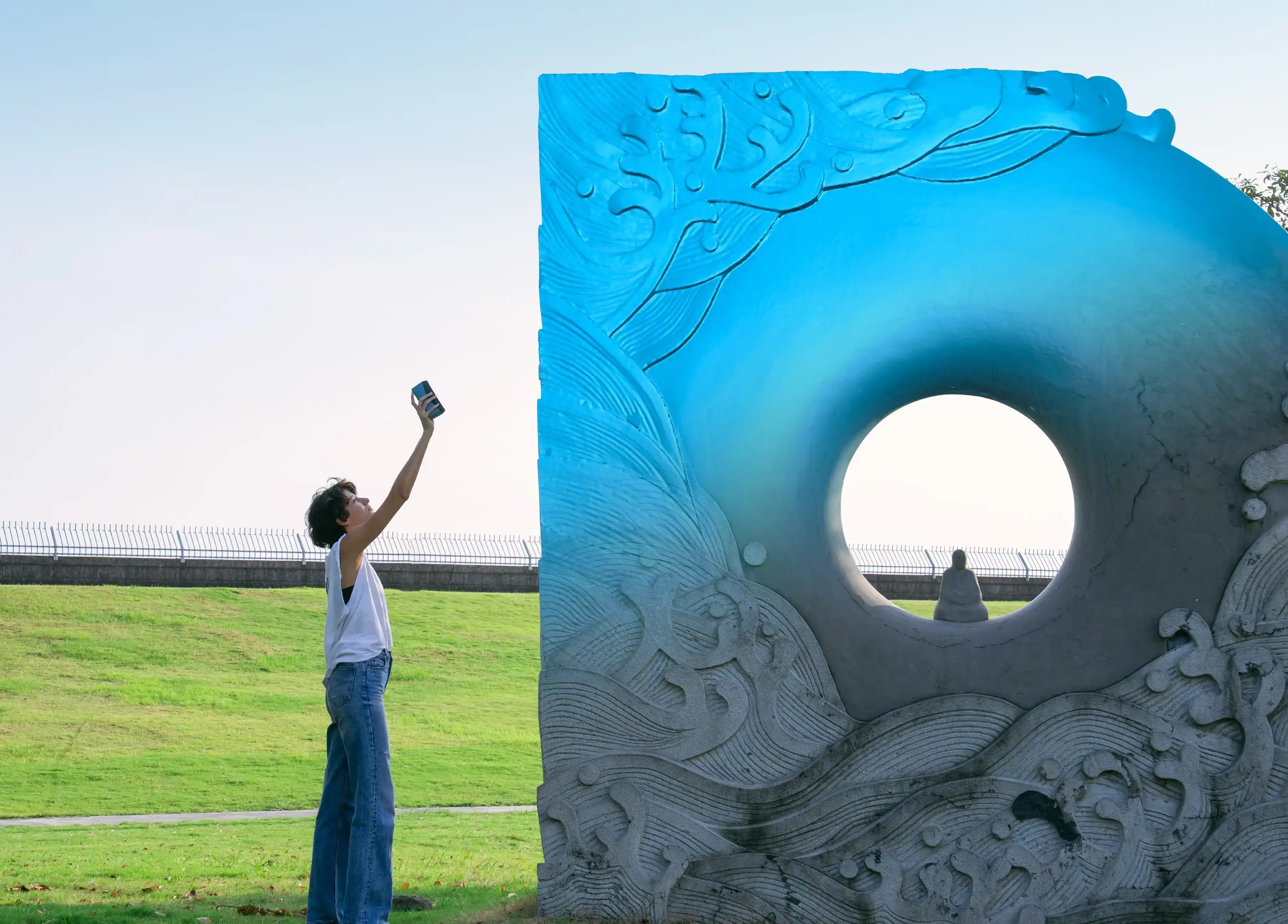 EINSTAR 2 captura una escultura al aire libre