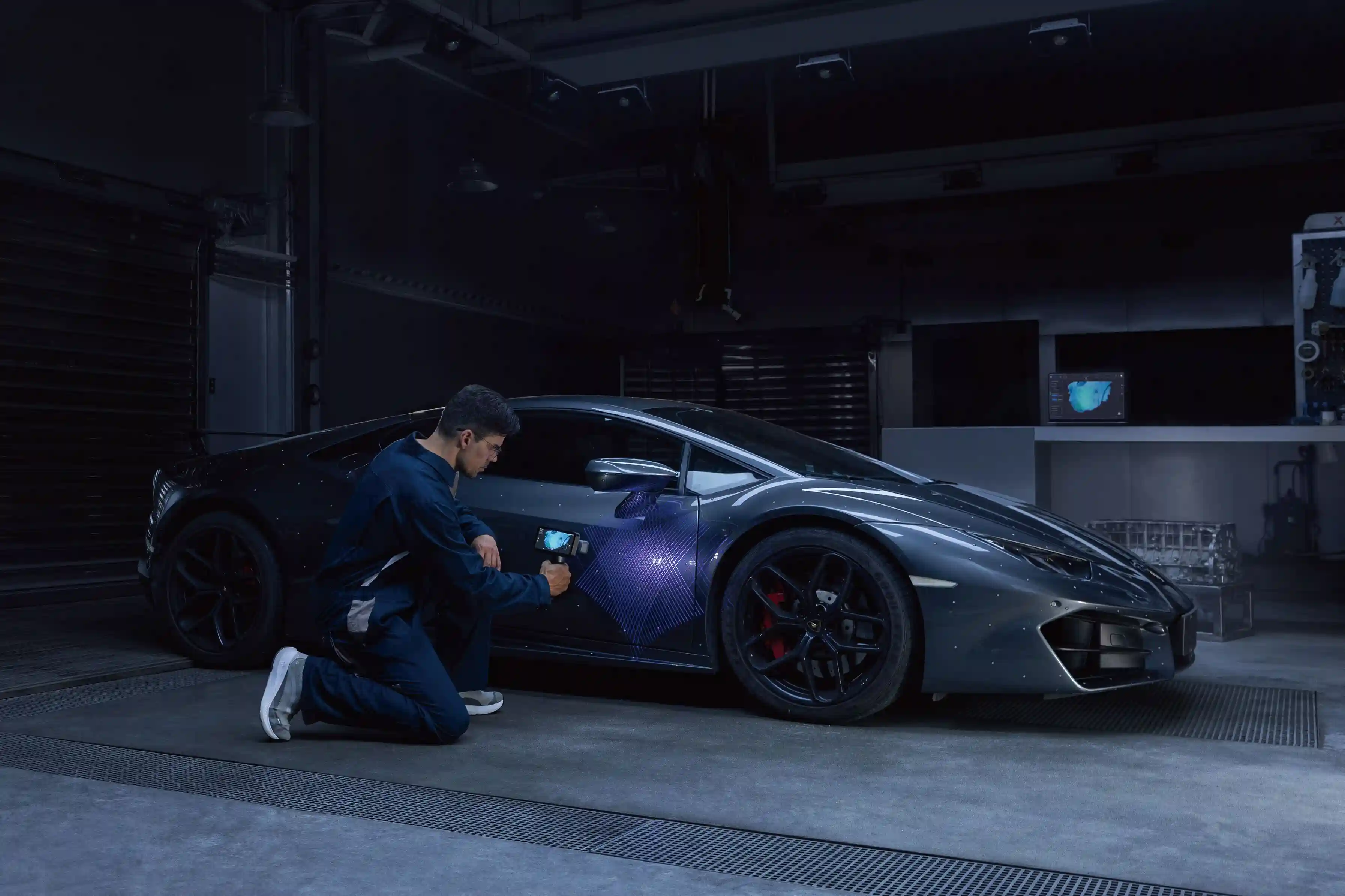 Captura de la carrocería de un automóvil con un escáner de la serie EinScan Rigil
