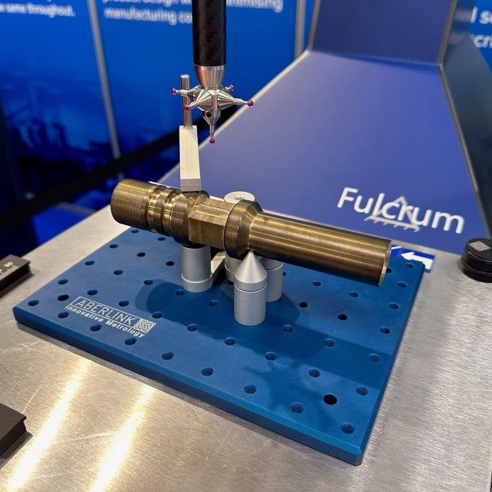 Acceso del palpador a una pieza torneada montada con Fulcrum Fixture Kit